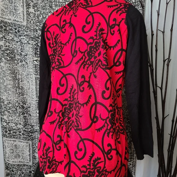 RED...GORGEOUS SWEATER - Picture 3 of 5